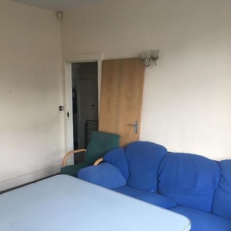 Single Room - Town & University Nearby, 24H Bus, Airport-Linked Manchester Luaran gambar
