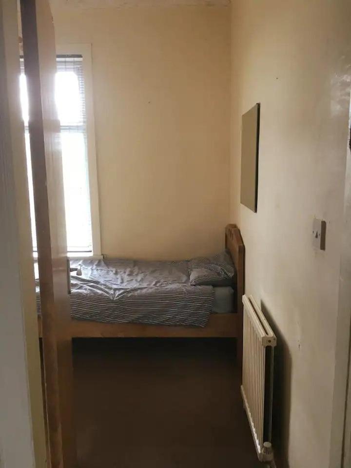Single Room - Town & University Nearby, 24H Bus, Airport-Linked Manchester Luaran gambar