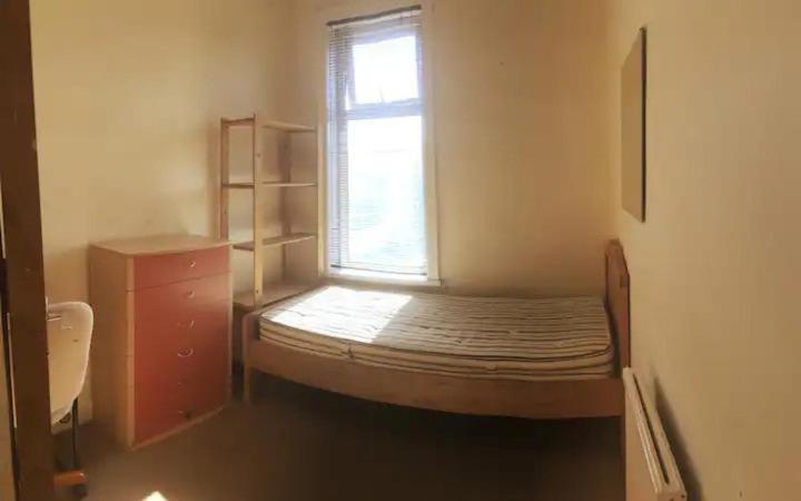 Single Room - Town & University Nearby, 24H Bus, Airport-Linked Manchester Luaran gambar
