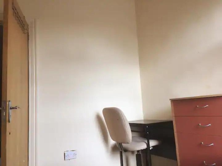 Single Room - Town & University Nearby, 24H Bus, Airport-Linked Manchester Luaran gambar