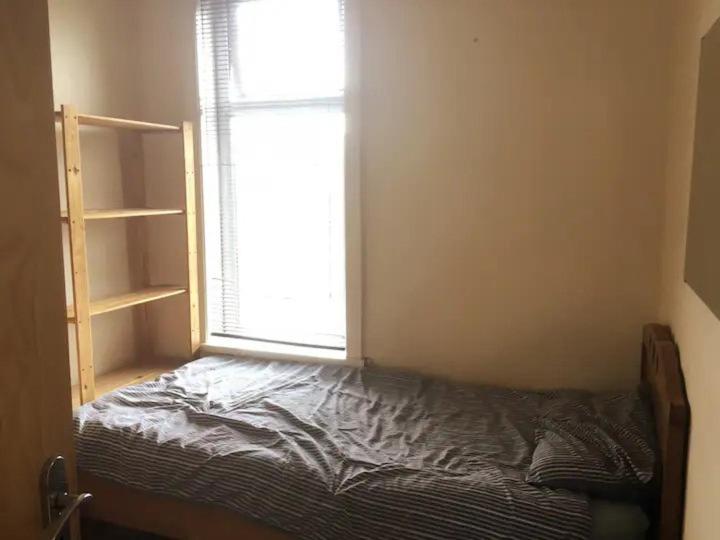 Single Room - Town & University Nearby, 24H Bus, Airport-Linked Manchester Luaran gambar